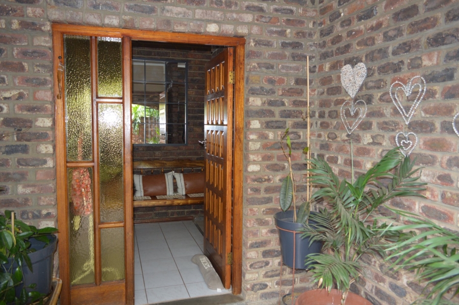 4 Bedroom Property for Sale in Flimieda North West